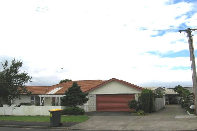Photo of property in 2/4 Fenwick Avenue, Milford, Auckland, 0620