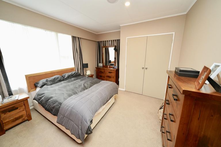 Photo of property in 4 D'urville Place, Kelvin Grove, Palmerston North, 4414