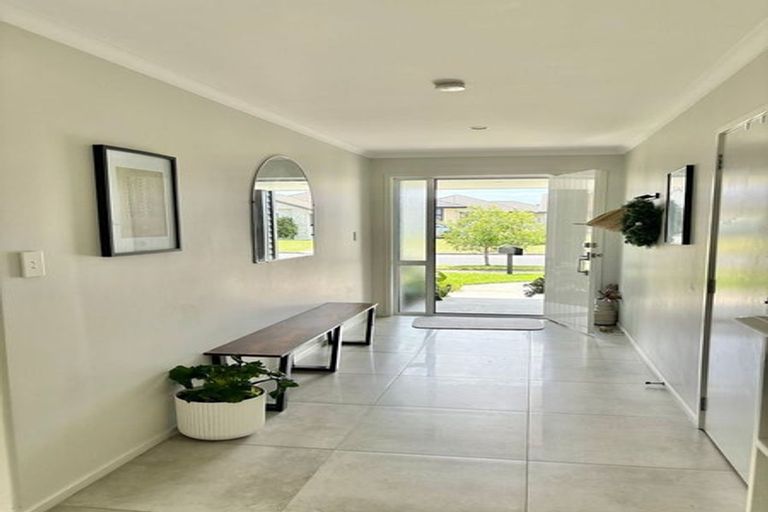 Photo of property in 8 Kahuparere Crescent, Pyes Pa, Tauranga, 3112