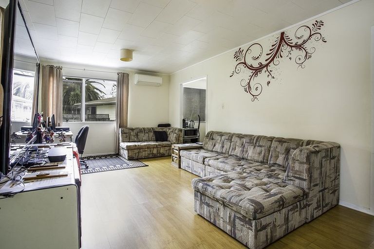 Photo of property in 24 Glenfinn Place, Massey, Auckland, 0614