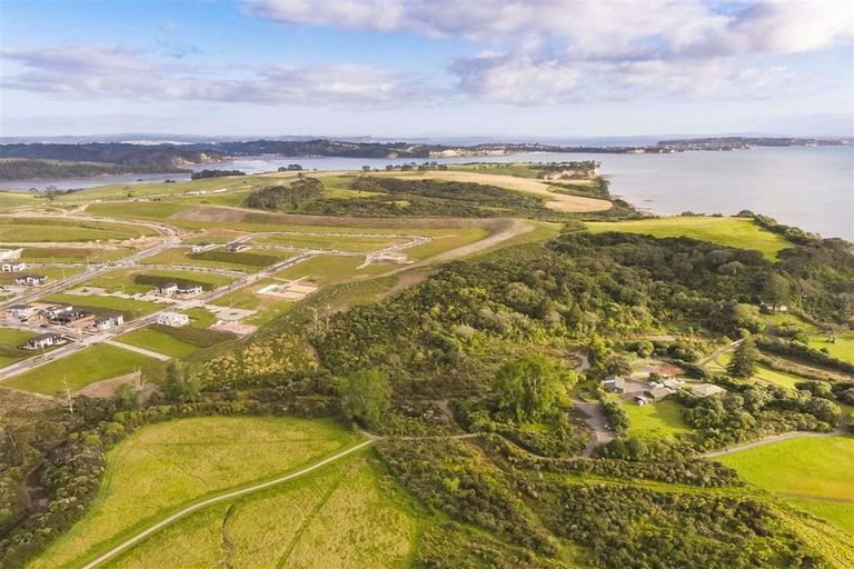 Photo of property in 2 Kina Place, Long Bay, Auckland, 0630