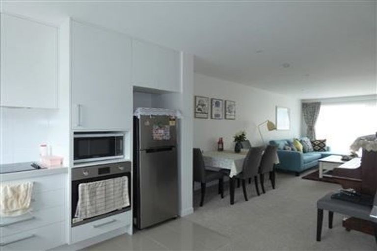 Photo of property in 15/2u Stone Street, Miramar, Wellington, 6022