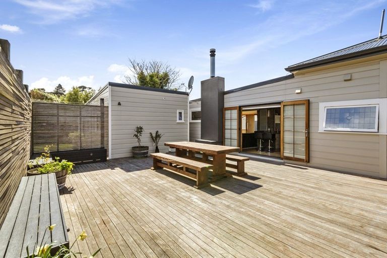 Photo of property in 32 Frankmoore Avenue, Johnsonville, Wellington, 6037