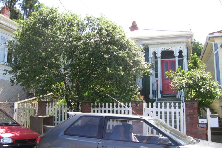 Photo of property in 10 Ranfurly Terrace, Mount Cook, Wellington, 6021