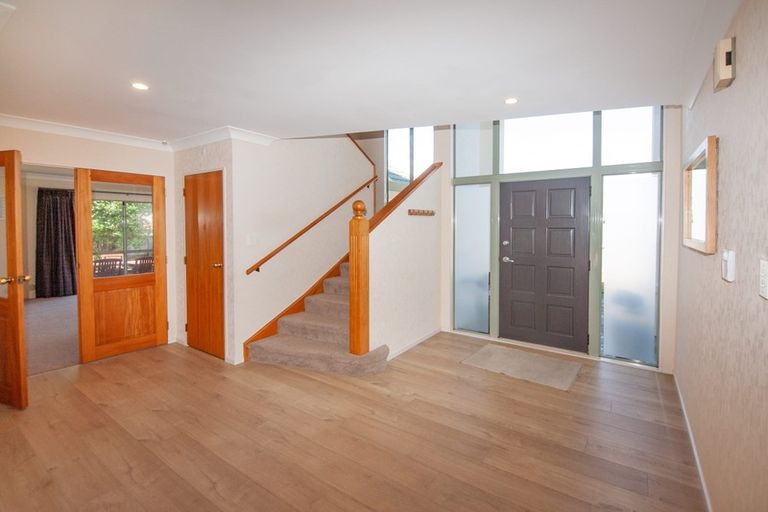 Photo of property in 10 Marford Grove, Churton Park, Wellington, 6037