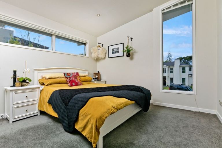 Photo of property in 27 Newbury Place, Schnapper Rock, Auckland, 0632