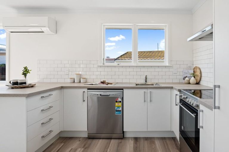 Photo of property in 2 Freebairn Street, Redwood, Christchurch, 8051