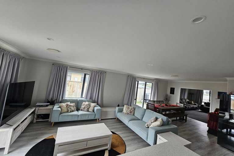 Photo of property in 10 Bridford Way, Paraparaumu, 5032