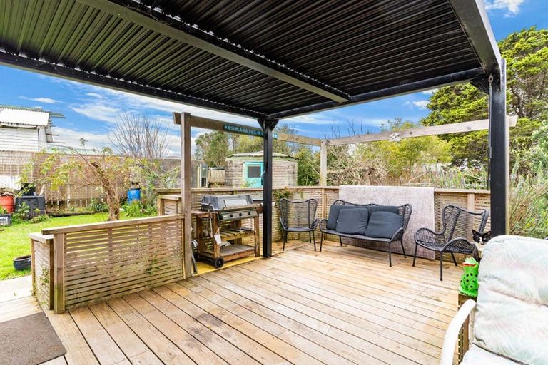 Photo of property in 10 Franklin Road, Paparoa, 0571