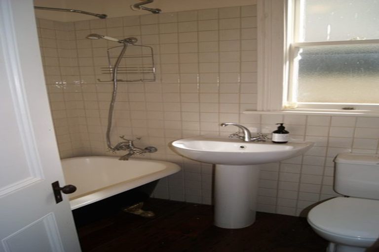 Photo of property in 122a Derwent Street, Island Bay, Wellington, 6023