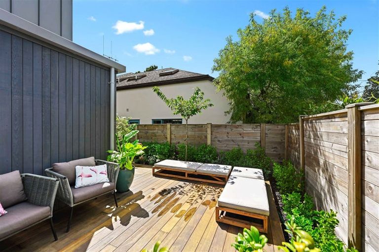 Photo of property in 23u2 Strowan Avenue, Fairfield, Hamilton, 3214