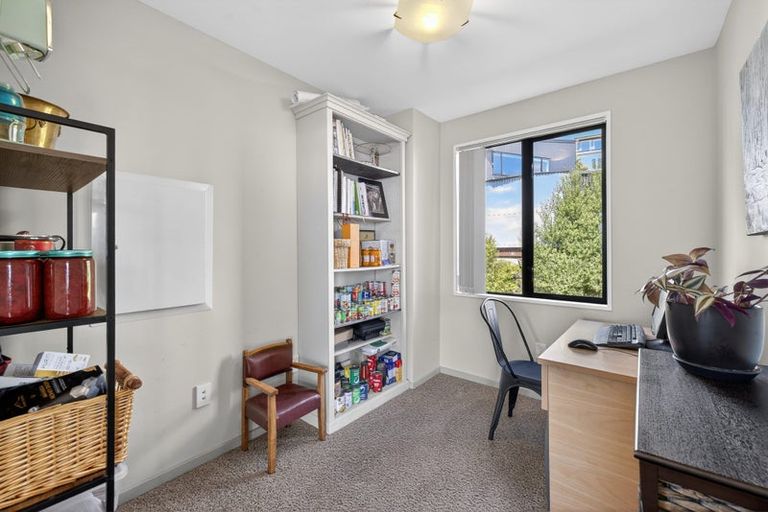 Photo of property in 16 Stoneyridge Close, Mount Pleasant, Christchurch, 8081