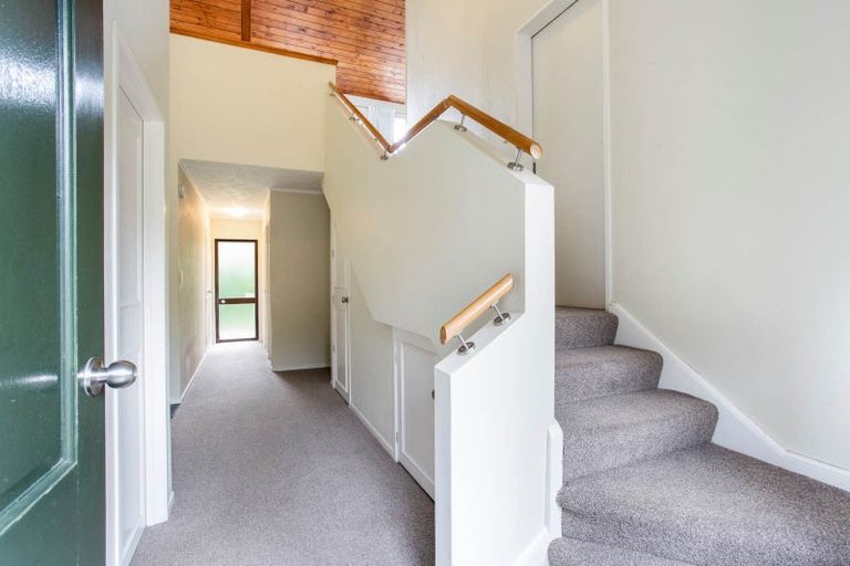 Photo of property in 2/8 Gray Crescent, Torbay, Auckland, 0630