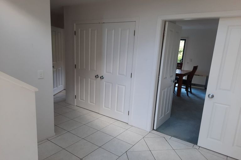 Photo of property in 8 Forbes Lane, Newlands, Wellington, 6037