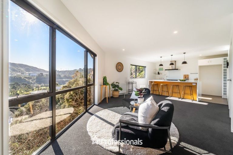 Photo of property in 6 Castle Crescent, Stokes Valley, Lower Hutt, 5019