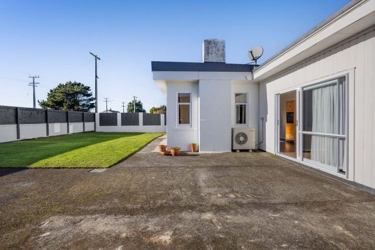 Photo of property in 62 Gisborne Terrace, Opunake, 4616