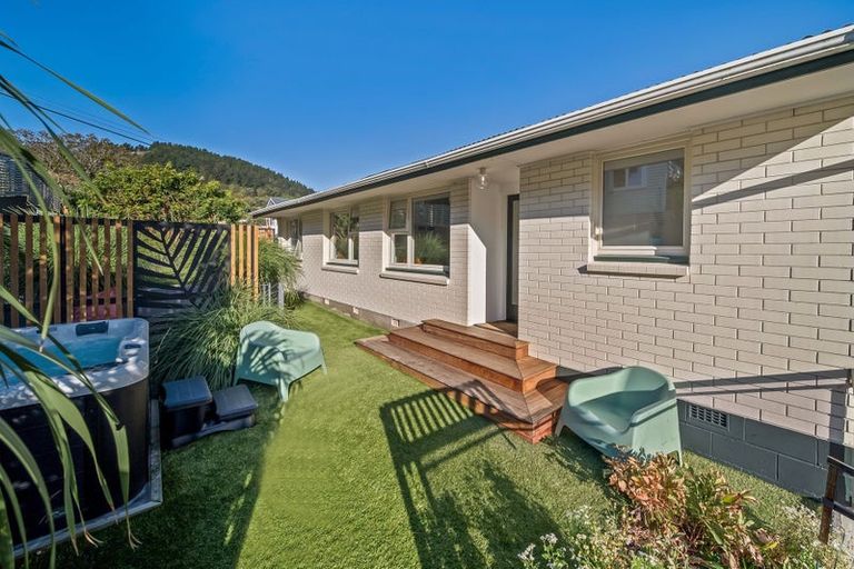 Photo of property in 5 Cornwall Road, Lyttelton, 8082