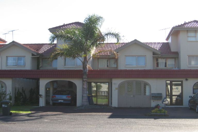 Photo of property in 4/3 Glen Road, Browns Bay, Auckland, 0630