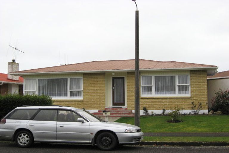 Photo of property in 51 Karaka Crescent, Levin, 5510