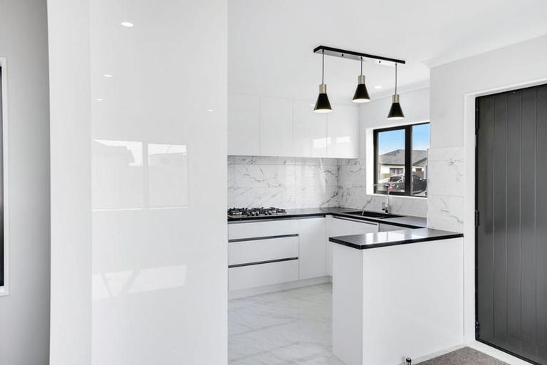 Photo of property in 20 Survila Street, Takanini, 2110