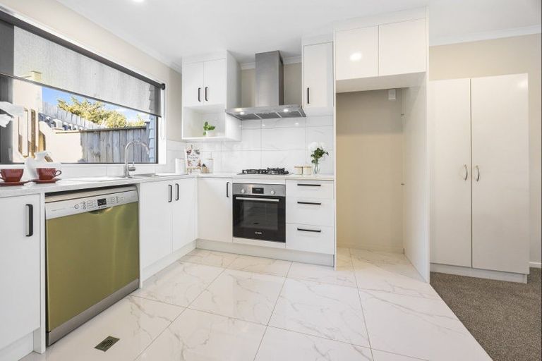 Photo of property in 27a Poruru Close, Papakura, 2110