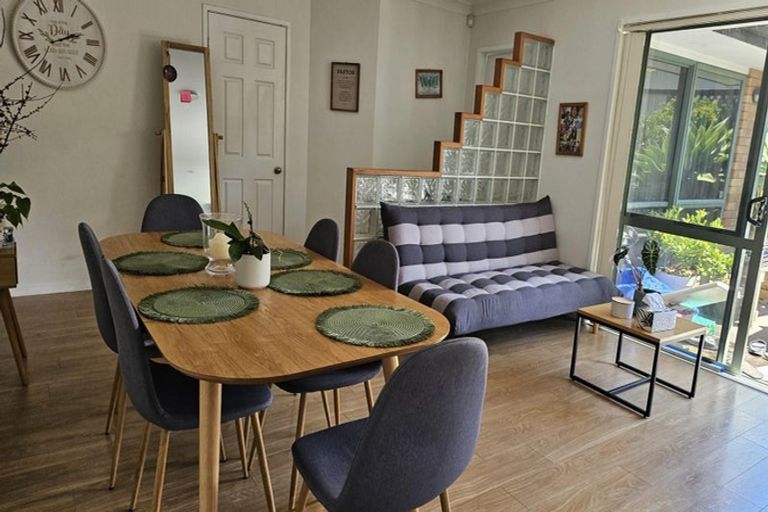 Photo of property in 11 San Vito Place, Henderson, Auckland, 0612