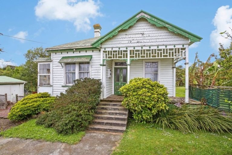 Photo of property in 12 Hull Road, Waiuku, 2123