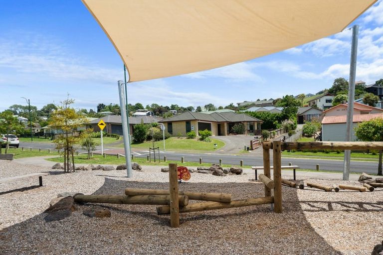 Photo of property in 38 Cabeleigh Drive, Helensville, 0800
