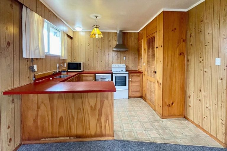 Photo of property in 1/17 Ashbourne Place, Glendene, Auckland, 0602