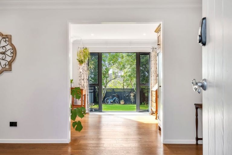 Photo of property in 3 San Ambrosio Rise, Henderson, Auckland, 0612