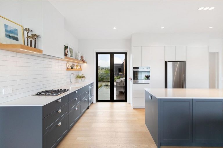 Photo of property in 18 Kotare Drive, Wanaka, 9305