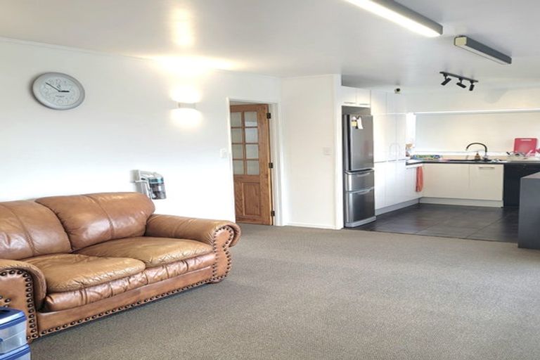 Photo of property in 70 Granville Drive, Massey, Auckland, 0614