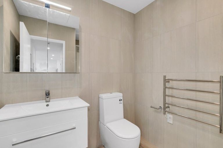 Photo of property in 204/165 Lake Road, Northcote, Auckland, 0627