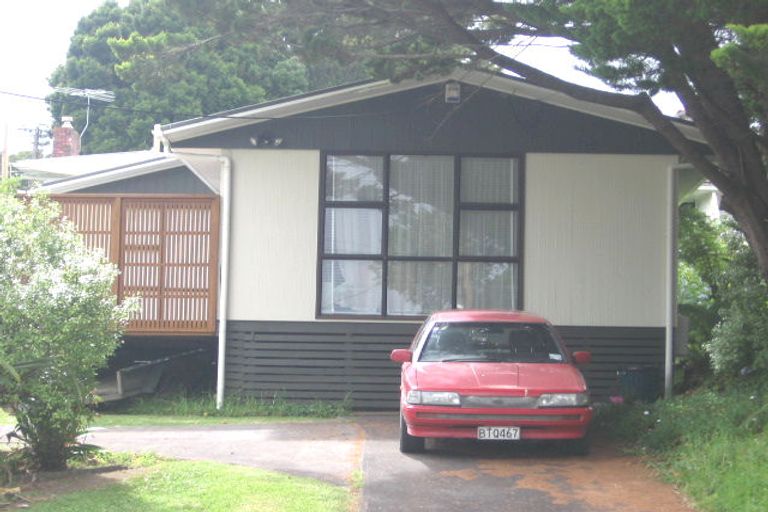 Photo of property in 2/11 Sunnyfield Crescent, Glenfield, Auckland, 0629