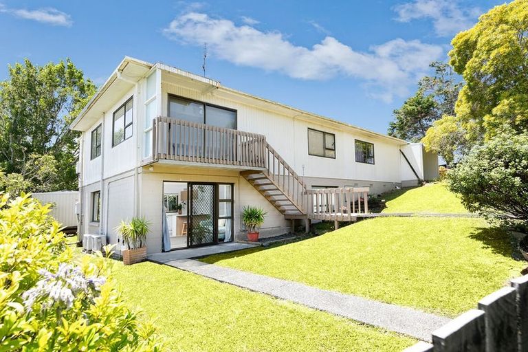 Photo of property in 3/1 Simon Ellice Drive, Bayview, Auckland, 0629