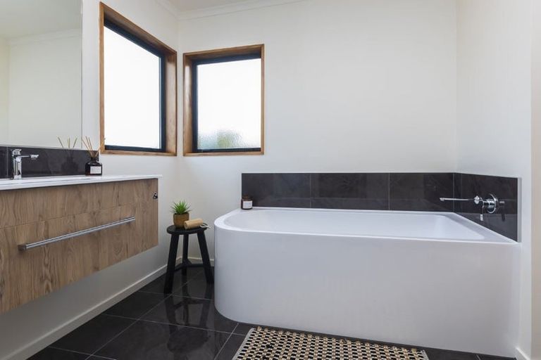 Photo of property in 2/77 Hinau Street, Riccarton, Christchurch, 8041