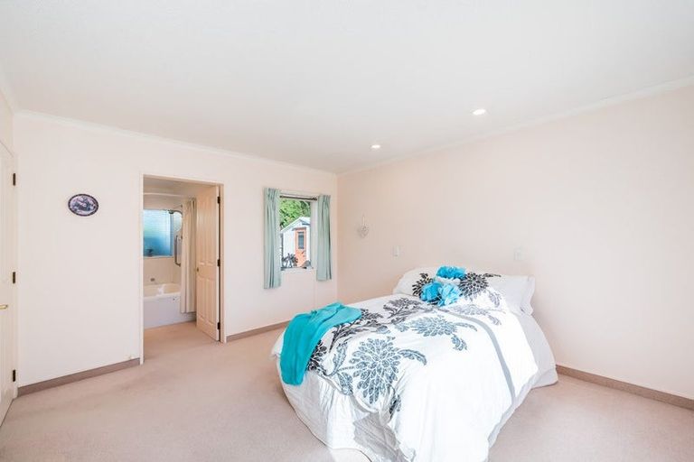 Photo of property in 28 Beach Haven Place, Paraparaumu Beach, Paraparaumu, 5032