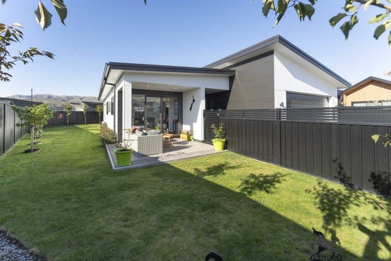 Photo of property in 1 Fraer Street, Cromwell, 9310