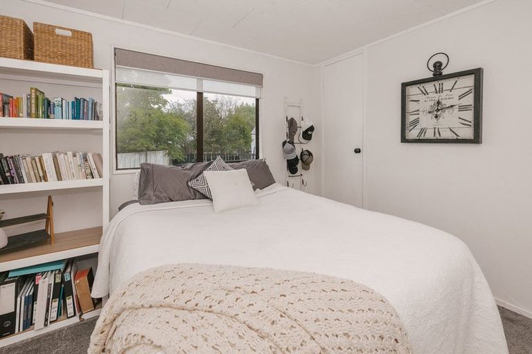 Photo of property in 21 Peppertree Glade, Kelvin Grove, Palmerston North, 4414