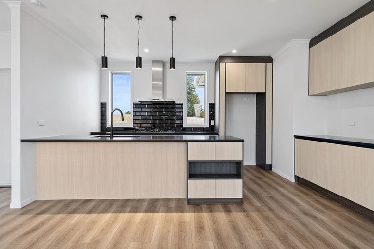 Photo of property in 18 Murray Ward Drive, Te Kauwhata, 3710