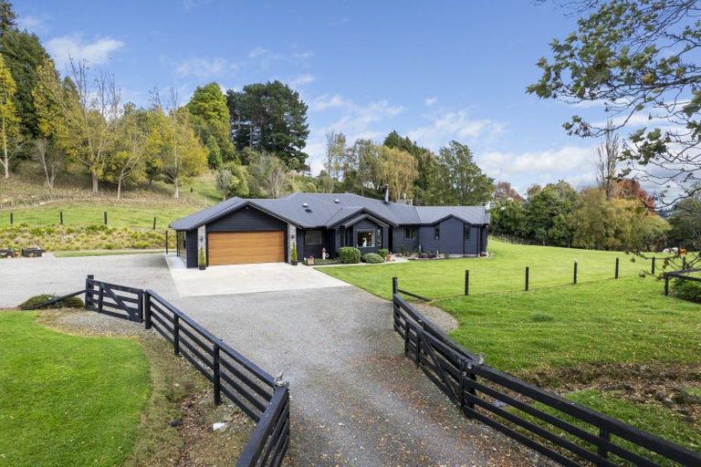 Photo of property in 16 Kaitawa Road, Pahiatua, 4981