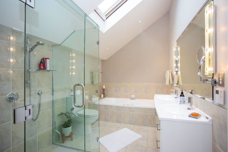 Photo of property in 28 Robert Ross Place, Clendon Park, Auckland, 2103