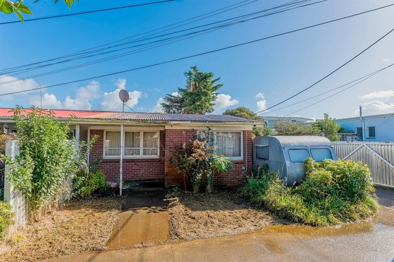 Photo of property in 8 Westward Ho, Glen Eden, Auckland, 0602