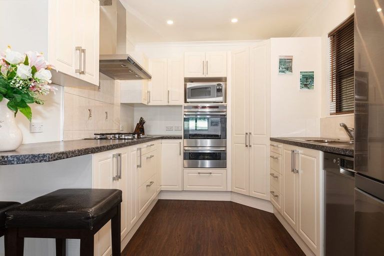 Photo of property in 68 Kiwi Crescent, Tawa, Wellington, 5028