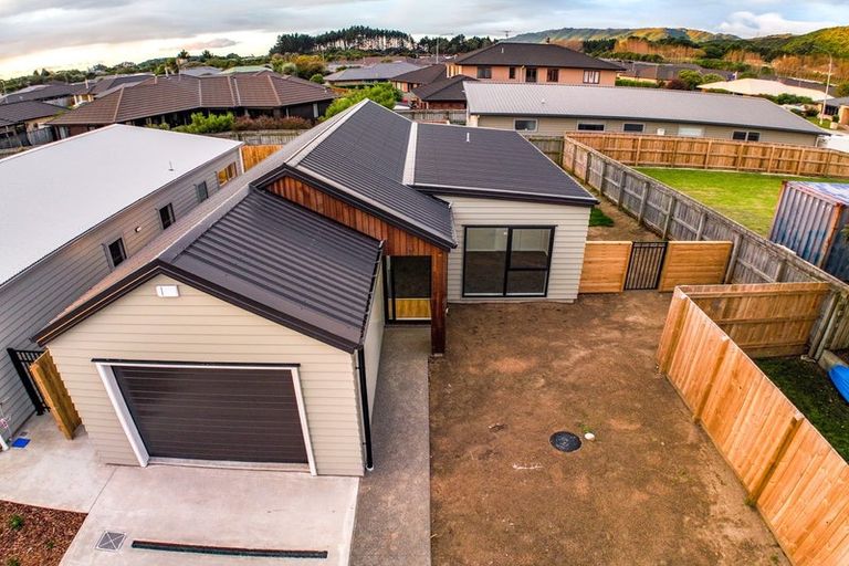 Photo of property in 8 Koru Loop, Paraparaumu, 5032