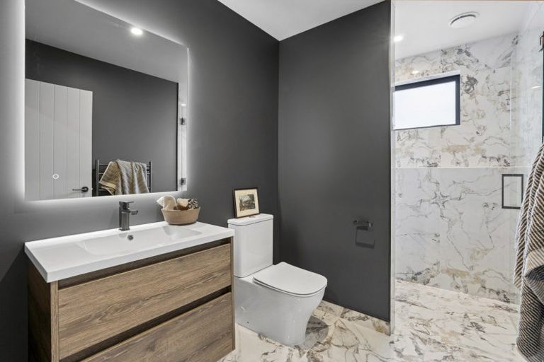 Photo of property in 42 Doug Ledgerwood Drive, Wanaka, 9305