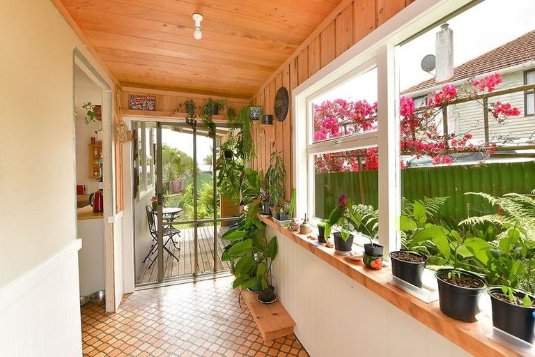 Photo of property in 49 Makiri Street, Helensville, 0800