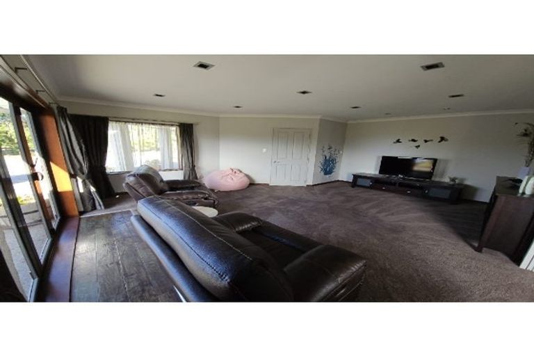 Photo of property in 94 Pohutukawa Drive, Levin, 5571