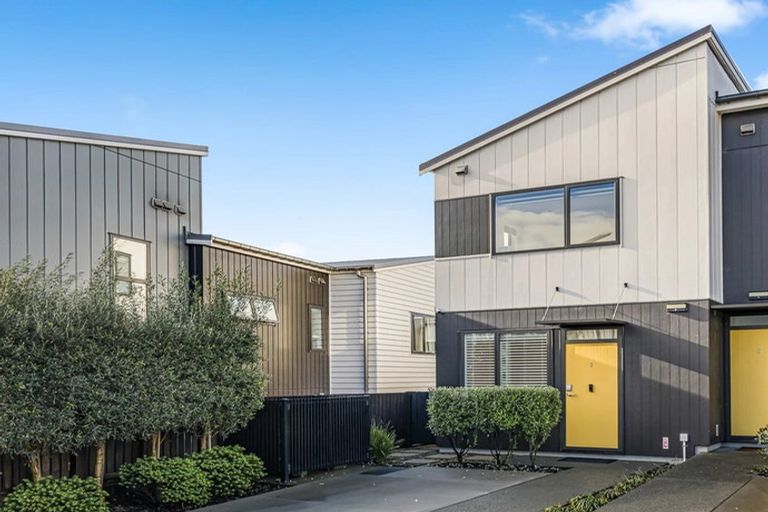 Photo of property in 2 Hononga Lane, Northcote, Auckland, 0627