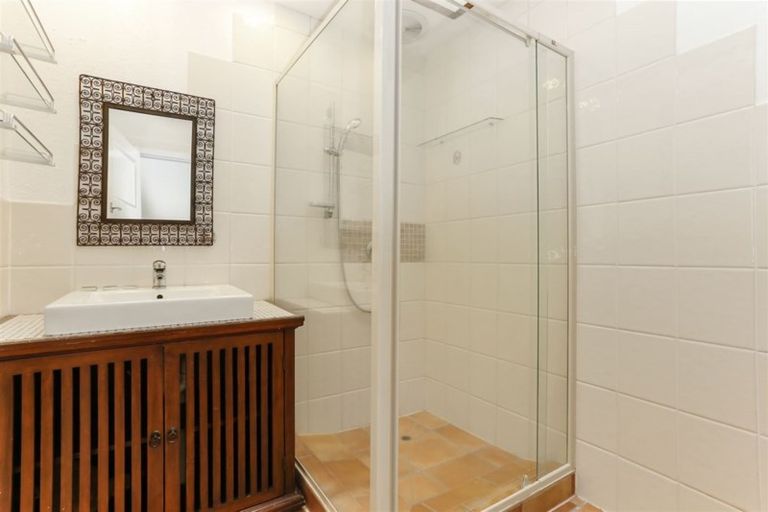 Photo of property in 18 Gill Avenue, Te Atatu Peninsula, Auckland, 0610